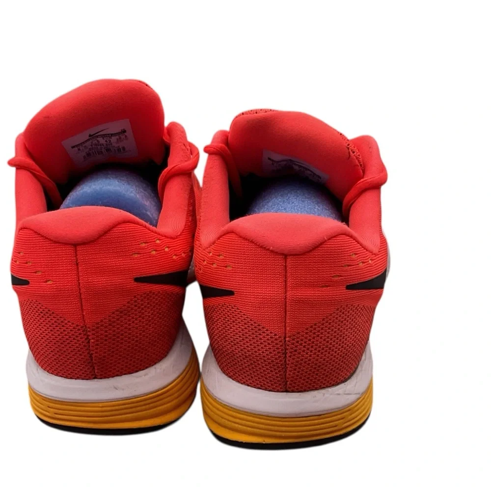 Nike Zoom Vibrant Red Running Shoes.Zoom Vomero11 size 8.5‎